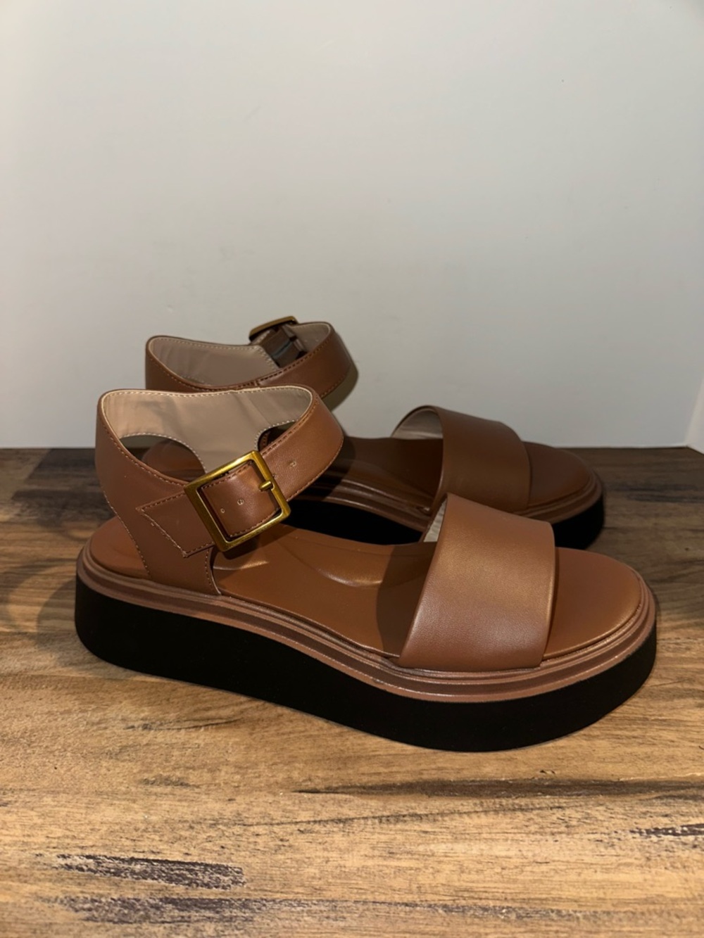 Giani Bernini Brown Leather Platform Ankle-Strap Sandals with Black Sole - Picture 2 of 8